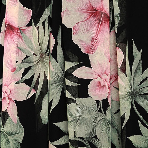 Lulu’s Black print floral maxi dress - Picture 2 of 5